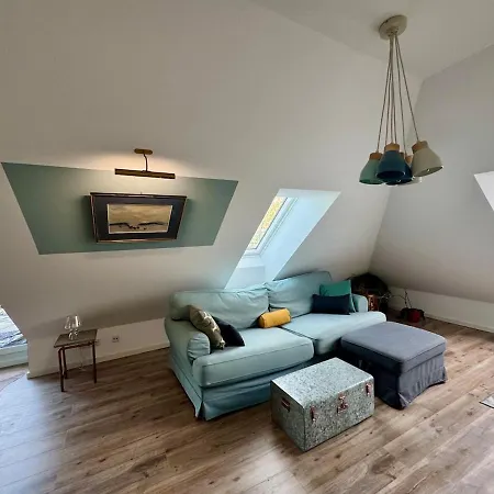 Apartment Sunny Attic & Close To Ber Airport