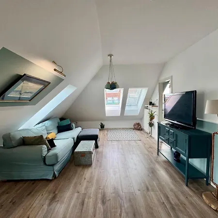 Sunny Attic & Close To Ber Airport Apartment Blankenfelde-Mahlow