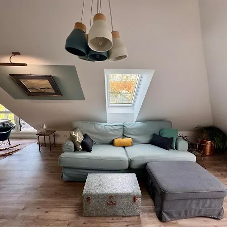 Apartment Sunny Attic & Close To Ber Airport