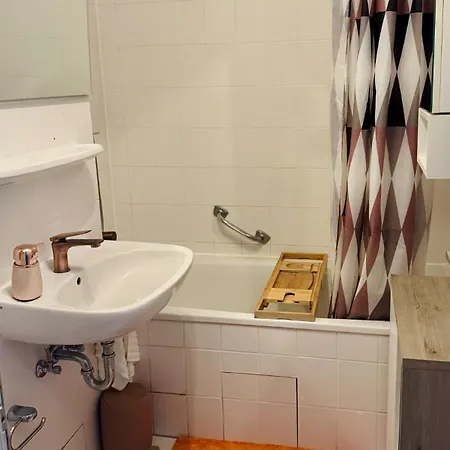 Apartment Sunny Attic & Close To Ber Airport *