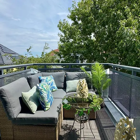 Sunny Attic & Close To Ber Airport 마로우